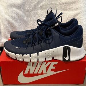 Nikefree Men's Navy and White Sneakers